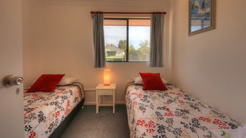 Dolphin Waters - Accommodation Burleigh 6