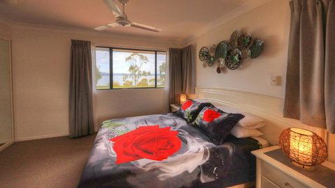 Dolphin Waters - Accommodation Burleigh 4