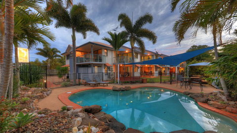 Dolphin Waters - Accommodation Burleigh 17