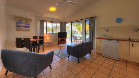 Dolphin Waters - Accommodation Burleigh 1