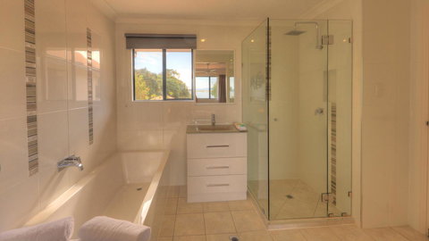 Dolphin Waters - Accommodation Burleigh 0