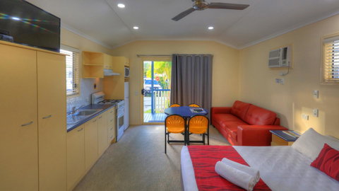 Alex Beach Cabins And Tourist Park - Accommodation Burleigh 23