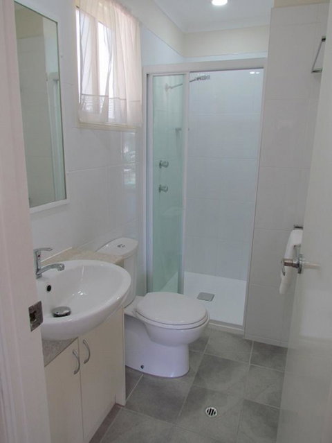 Alex Beach Cabins And Tourist Park - Accommodation Burleigh 37