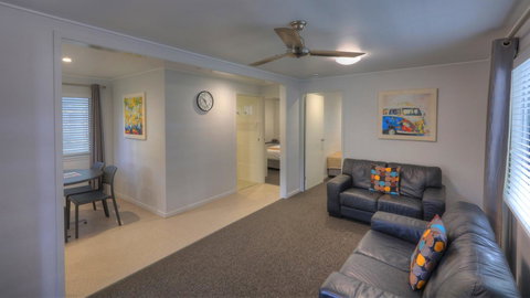 Alex Beach Cabins And Tourist Park - Accommodation Burleigh 9