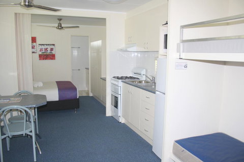 Alex Beach Cabins And Tourist Park - Accommodation Burleigh 41