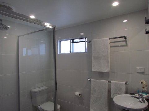 Alex Beach Cabins And Tourist Park - Accommodation Burleigh 1