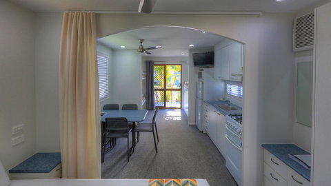 Alex Beach Cabins And Tourist Park - Accommodation Burleigh 24
