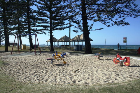 Alex Beach Cabins And Tourist Park - Accommodation Burleigh 43