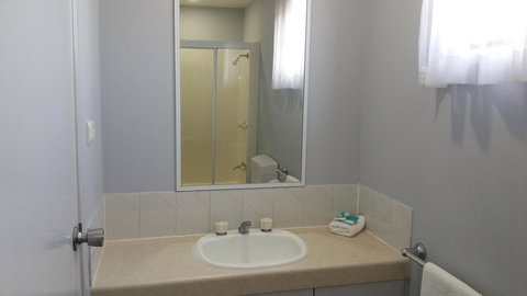 Alex Beach Cabins And Tourist Park - Accommodation Burleigh 2