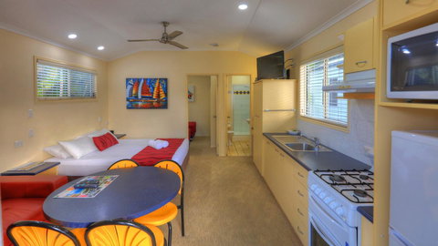 Alex Beach Cabins And Tourist Park - Accommodation Burleigh 11