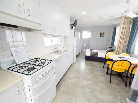 Alex Beach Cabins And Tourist Park - Accommodation Burleigh 29