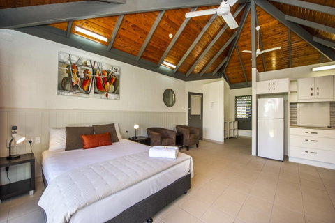 Island Leisure Resort - Accommodation Burleigh 0
