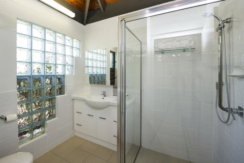 Island Leisure Resort - Accommodation Burleigh 3