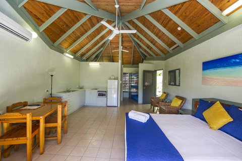 Island Leisure Resort - Accommodation Burleigh 13