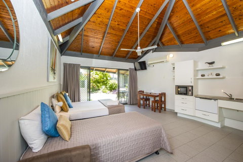 Island Leisure Resort - Accommodation Burleigh 15