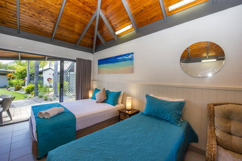Island Leisure Resort - Accommodation Burleigh 2