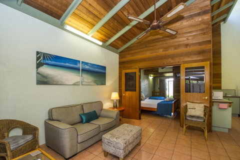 Island Leisure Resort - Accommodation Burleigh 16