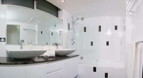 Poinciana 112 - Accommodation Burleigh 11