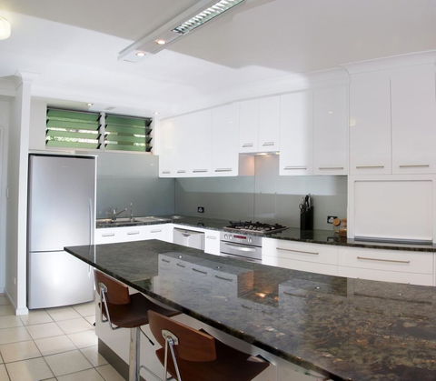 Poinciana 112 - Accommodation Burleigh 13