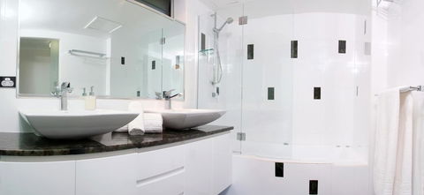 Poinciana 112 - Accommodation Burleigh 15