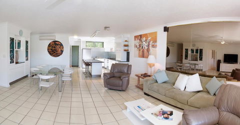 Poinciana 112 - Accommodation Burleigh 14