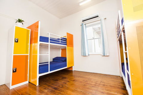 Mad Monkey Central - Accommodation Burleigh 7