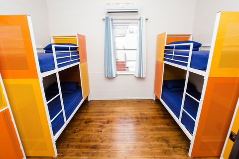 Mad Monkey Central - Accommodation Burleigh 6