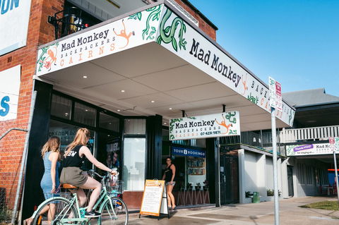 Mad Monkey Central - Accommodation Burleigh 1