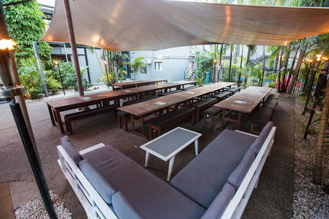 Mad Monkey Central - Accommodation Burleigh 10