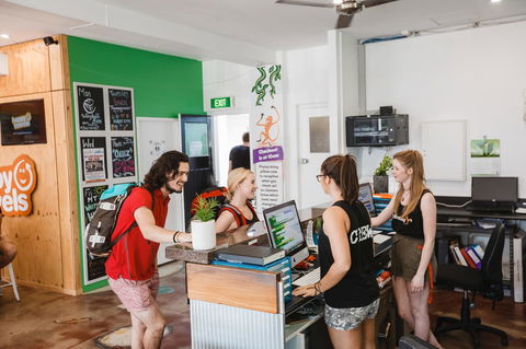 Mad Monkey Central - Accommodation Burleigh 4