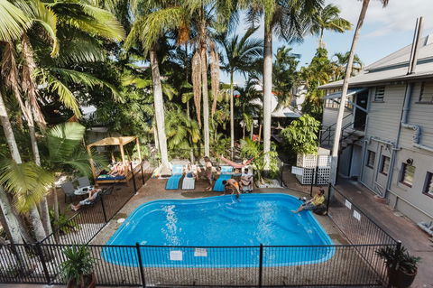 Mad Monkey Central - Accommodation Burleigh 40