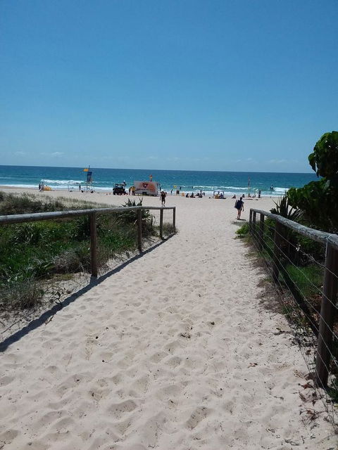 Surfers Chalet - Accommodation Burleigh 5