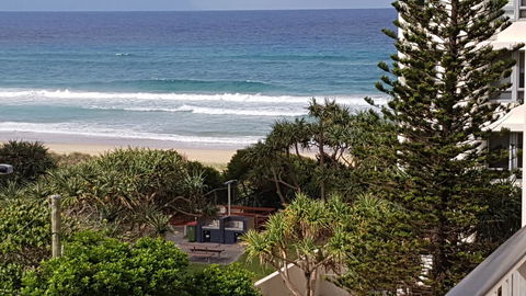 Surfers Chalet - Accommodation Burleigh 23