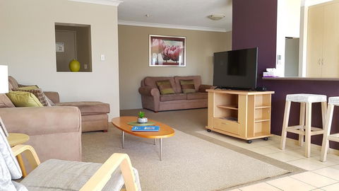 Surfers Chalet - Accommodation Burleigh 18