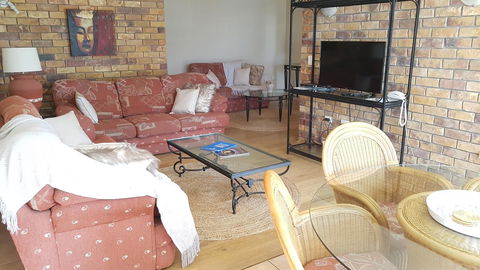 Surfers Chalet - Accommodation Burleigh 24