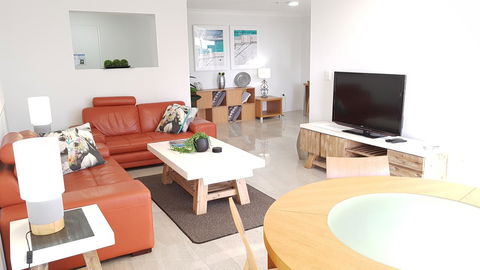 Surfers Chalet - Accommodation Burleigh 16