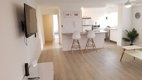 Surfers Chalet - Accommodation Burleigh 10