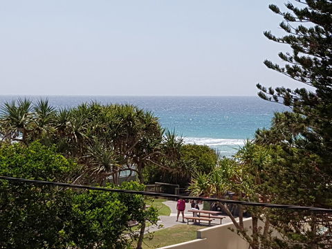 Surfers Chalet - Accommodation Burleigh 28