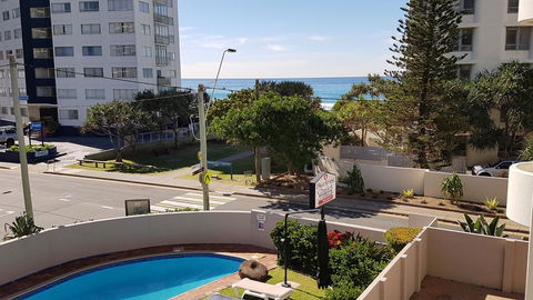 Surfers Chalet - Accommodation Burleigh 17