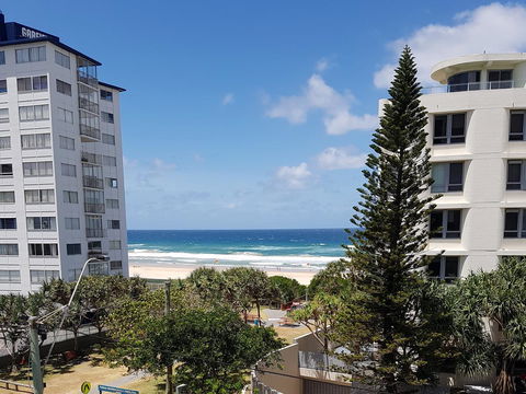 Surfers Chalet - Accommodation Burleigh 29