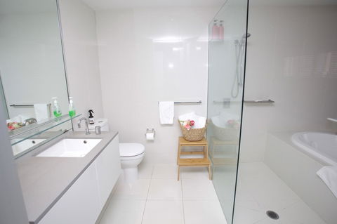 Circle Luxury Holidays - Accommodation Burleigh 6