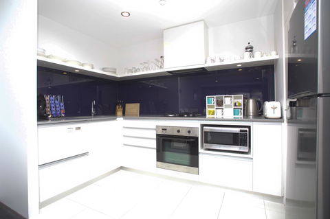 Circle Luxury Holidays - Accommodation Burleigh 8