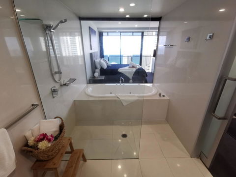 Circle Luxury Holidays - Accommodation Burleigh 11