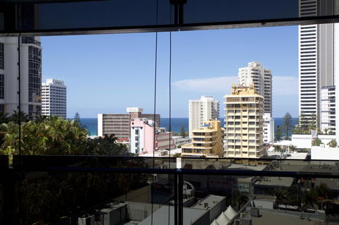 Circle Luxury Holidays - Accommodation Burleigh 4