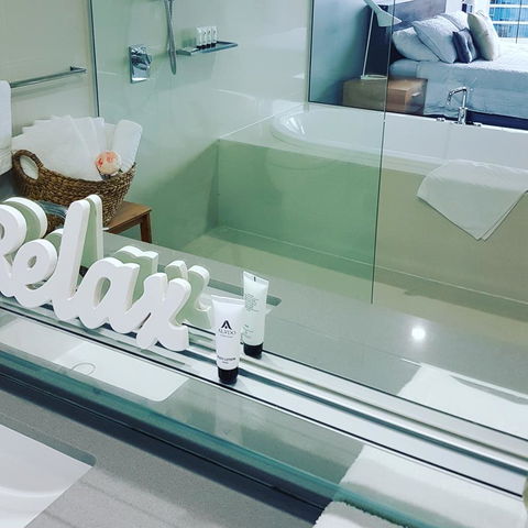 Circle Luxury Holidays - Accommodation Burleigh 24