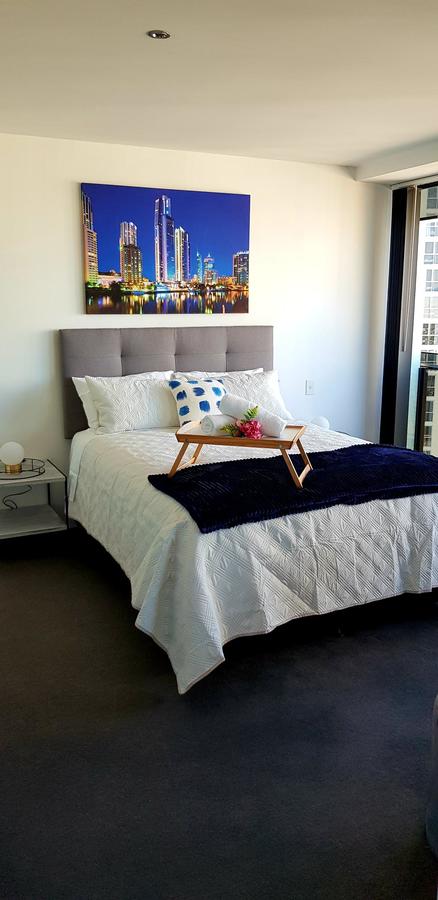 Circle Luxury Holidays - Accommodation Burleigh 16