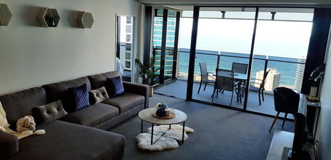 Circle Luxury Holidays - Accommodation Burleigh 14