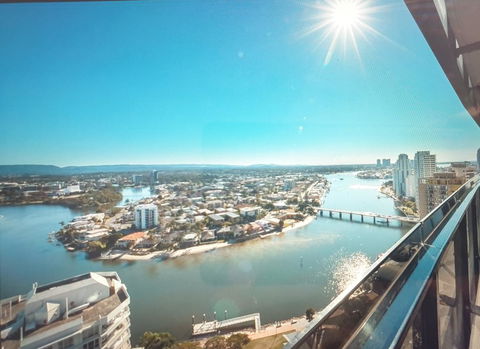 Circle Luxury Holidays - Accommodation Burleigh 10