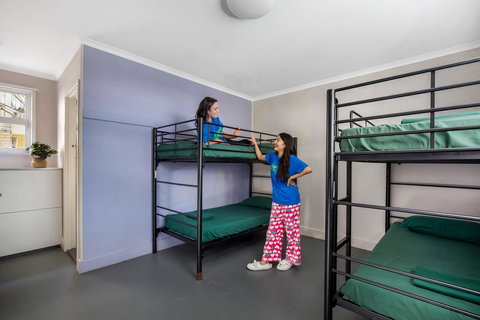 Backpackers In Paradise 18-35 Hostel - Accommodation Burleigh 3