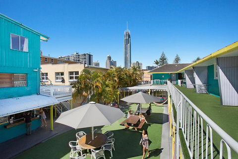 Backpackers In Paradise 18-35 Hostel - Accommodation Burleigh 28
